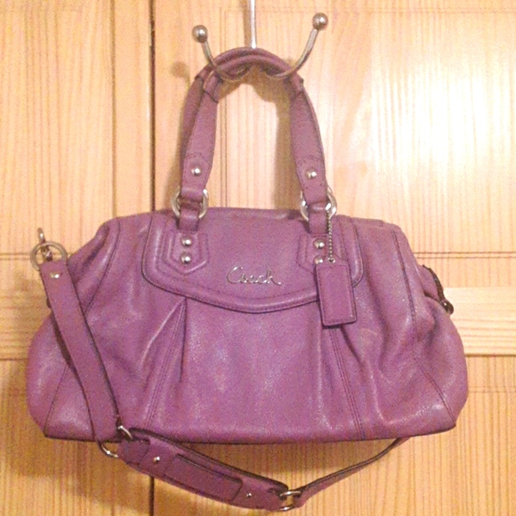 Coach Classic Signature Shoulder Bag